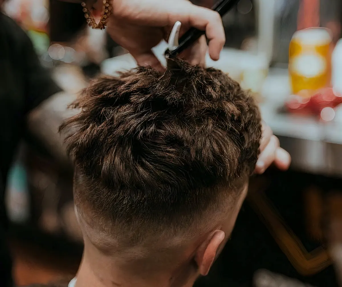 Choisir une coupe homme adaptée à ses proportions et à ses cheveux