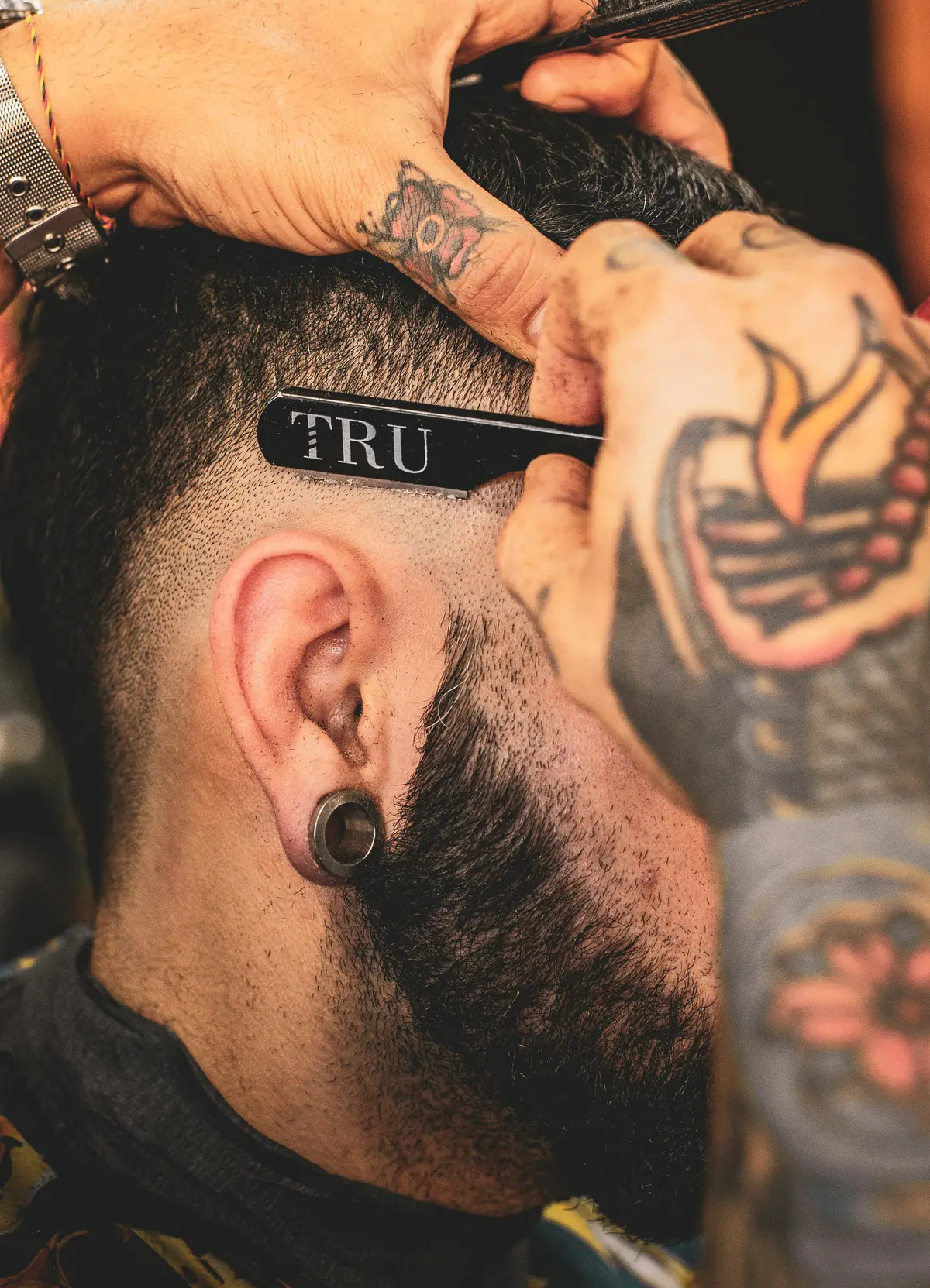 Entretien barbe Bordeaux – taille, huile et contours chez le barbier