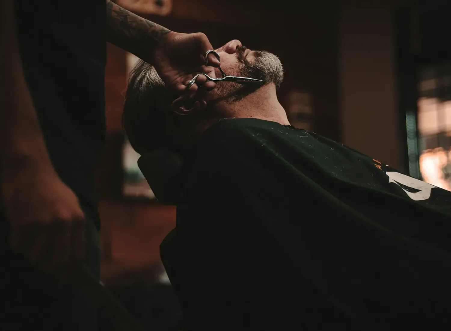 Salon barbier Bordeaux – ambiance bois et cuir Le Gentleman